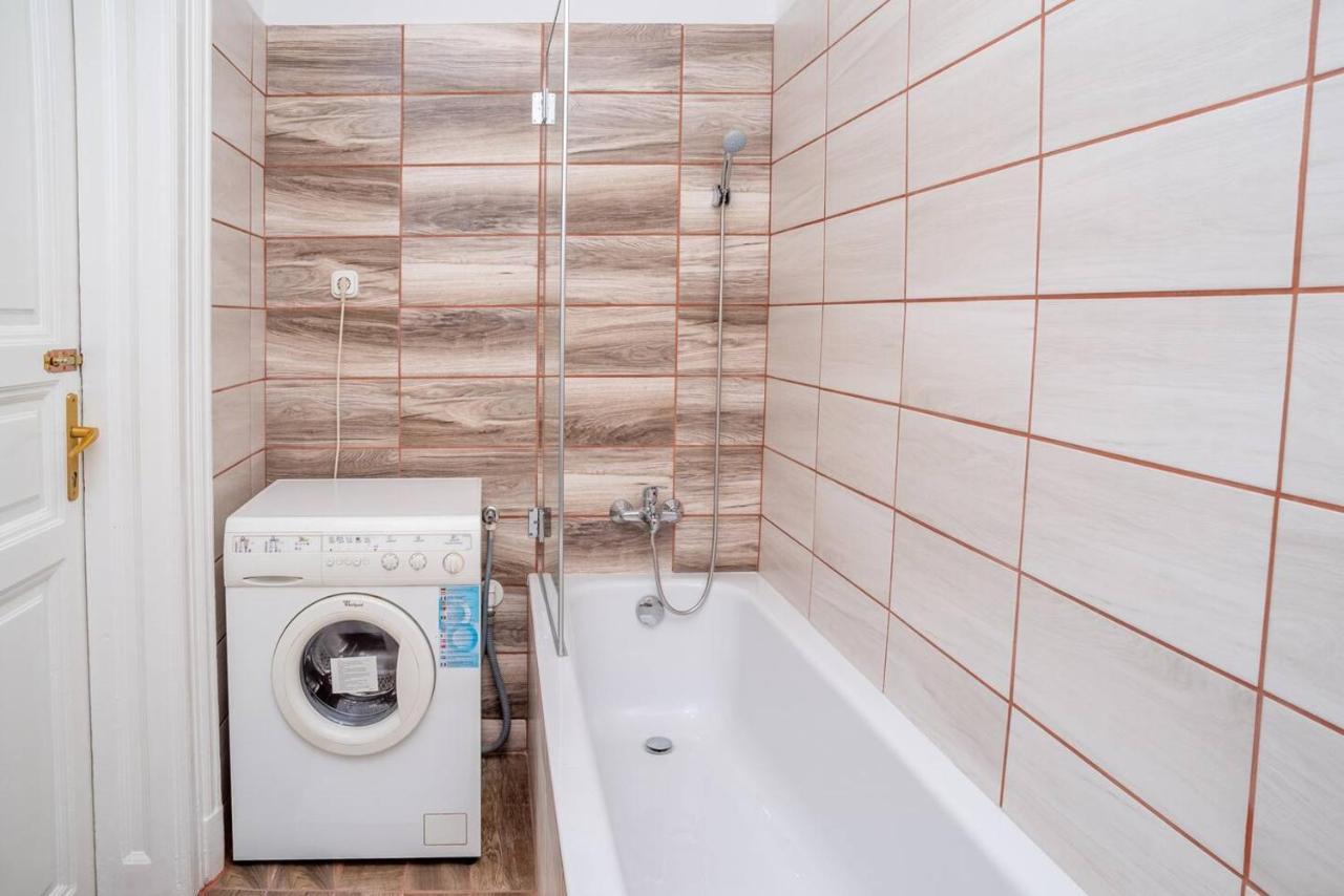 Central And Large Ac Home Away From Home Budapest Luaran gambar