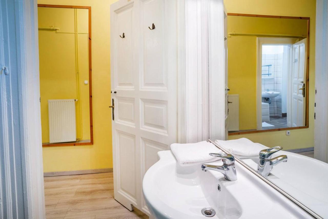 Central And Large Ac Home Away From Home Budapest Luaran gambar