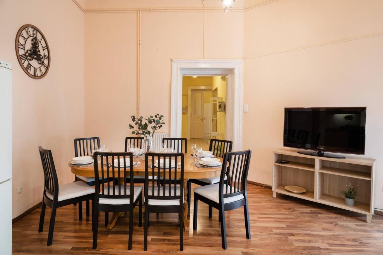 Central And Large Ac Home Away From Home Budapest Luaran gambar